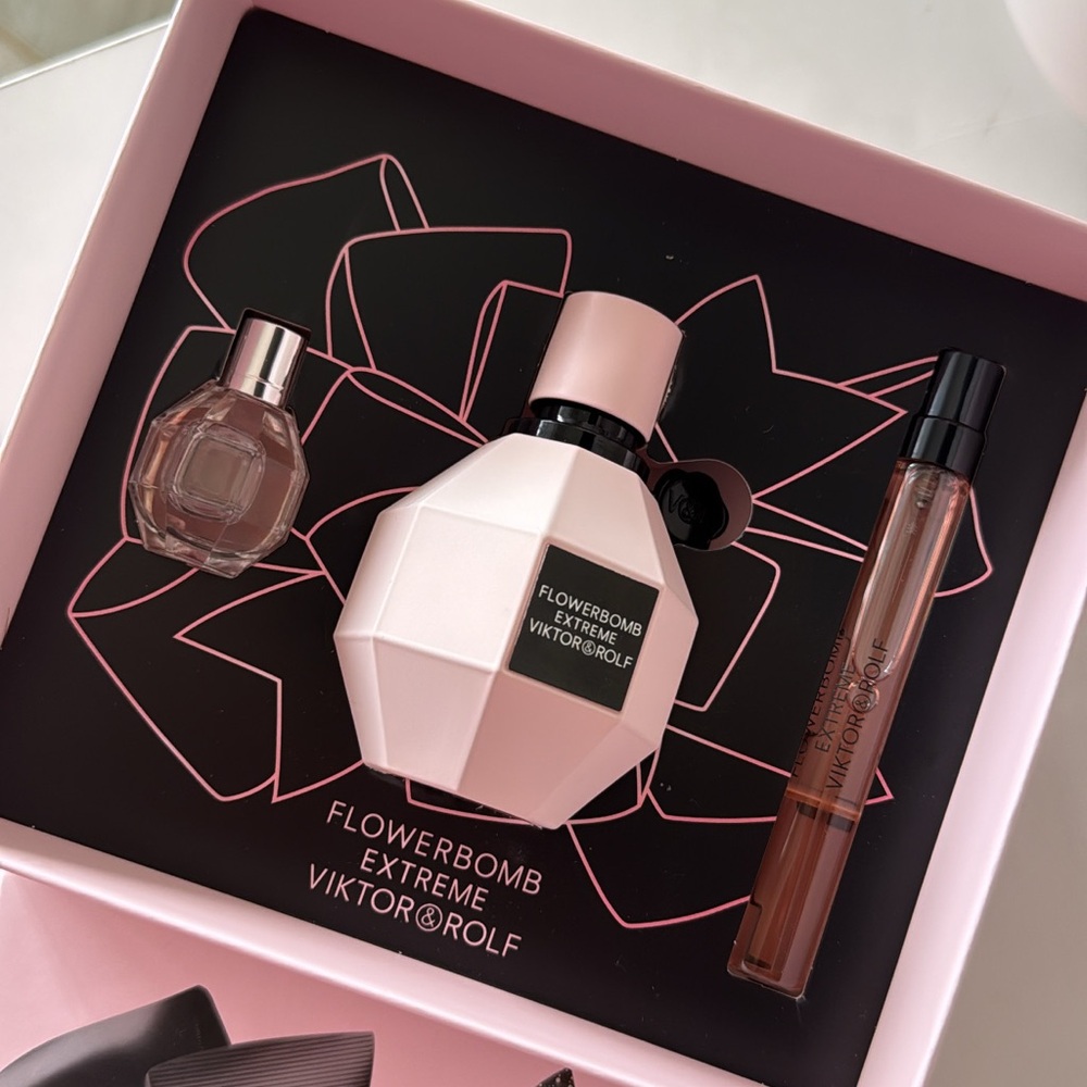 Viktor & Rolf Flowerbomb Extreme Set - Pink and Black